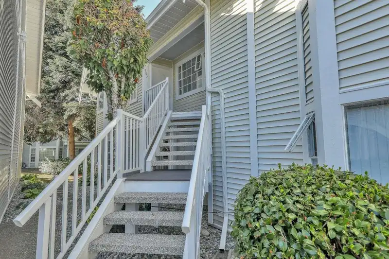 202 9109 154 STREET - photo 2 of 25