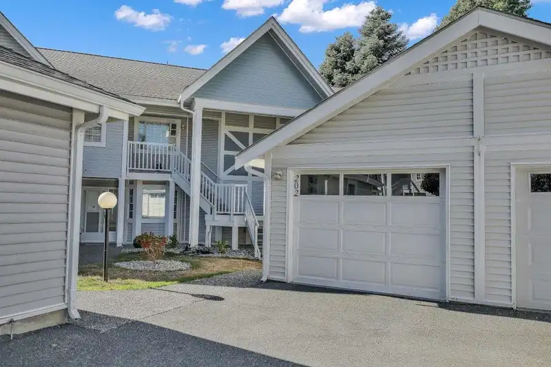 202 9109 154 STREET - photo 3 of 25