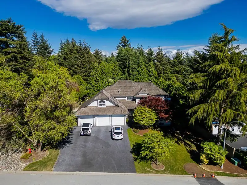 5654 144A STREET - photo 1 of 40