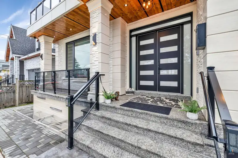 12621 89A AVENUE - photo 4 of 40