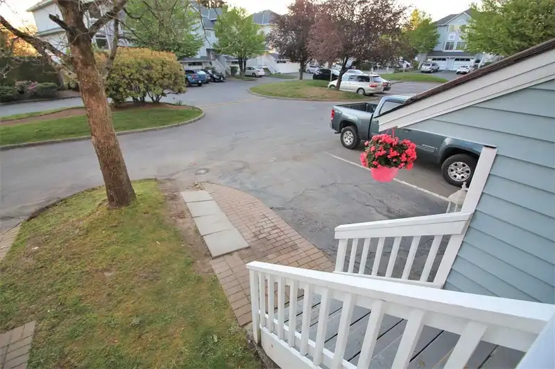 42 15550 89 AVENUE - photo 3 of 40