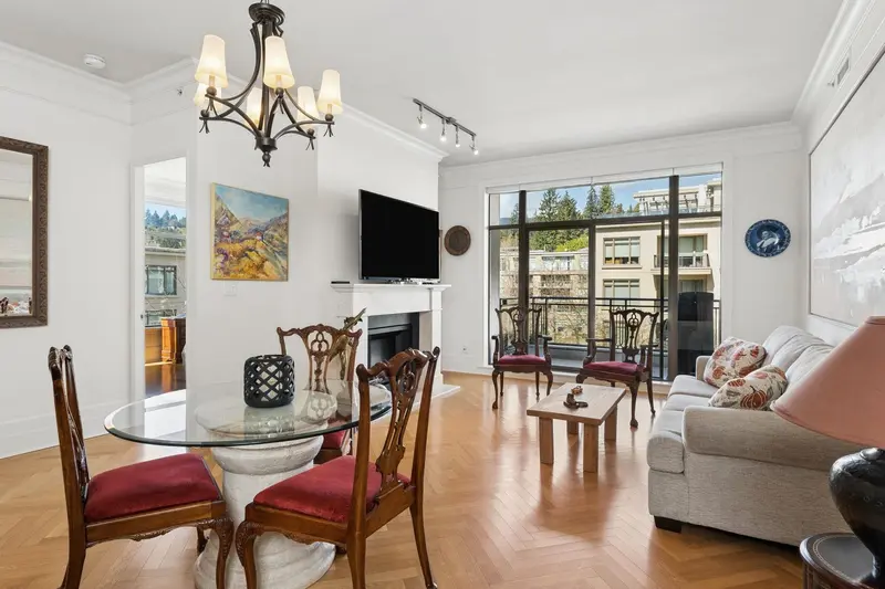 300 568 WATERS EDGE CRESCENT - photo 3 of 25