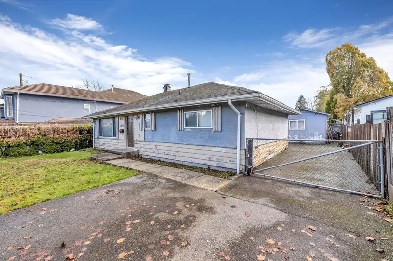 12928 64TH AVENUE - photo 2 of 12