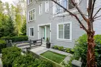 95 8168 136A STREET - thumbnail 1