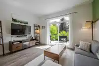 95 8168 136A STREET - thumbnail 4