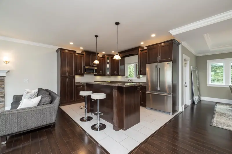 20294 49A AVENUE - photo 4 of 25