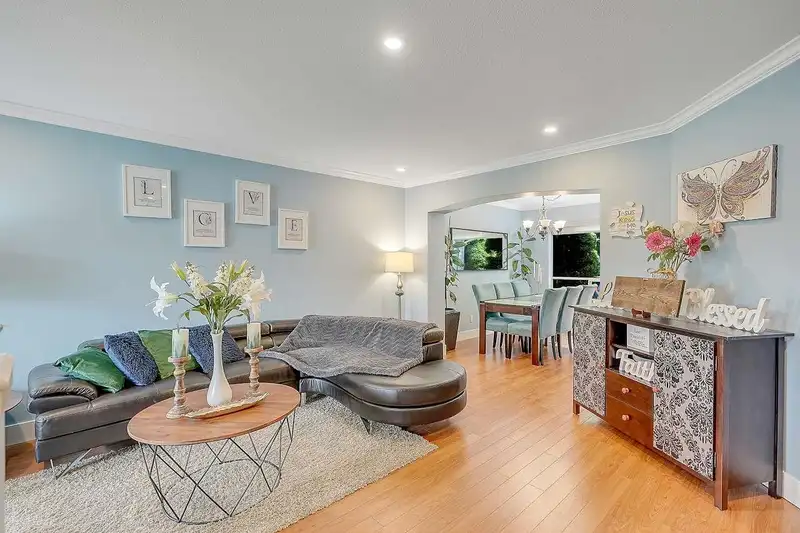 15468 91 AVENUE - photo 4 of 33