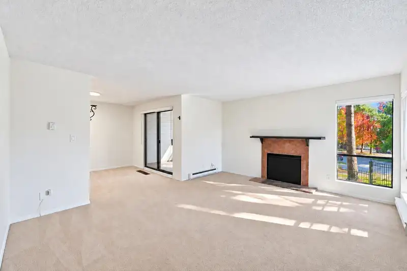 10511 HOLLY PARK LANE - photo 3 of 24