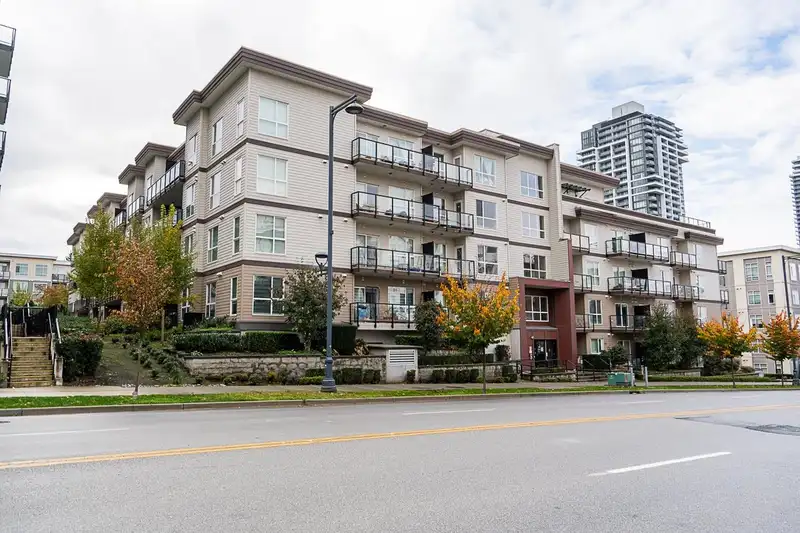 403 13768 108 AVE - photo 2 of 25