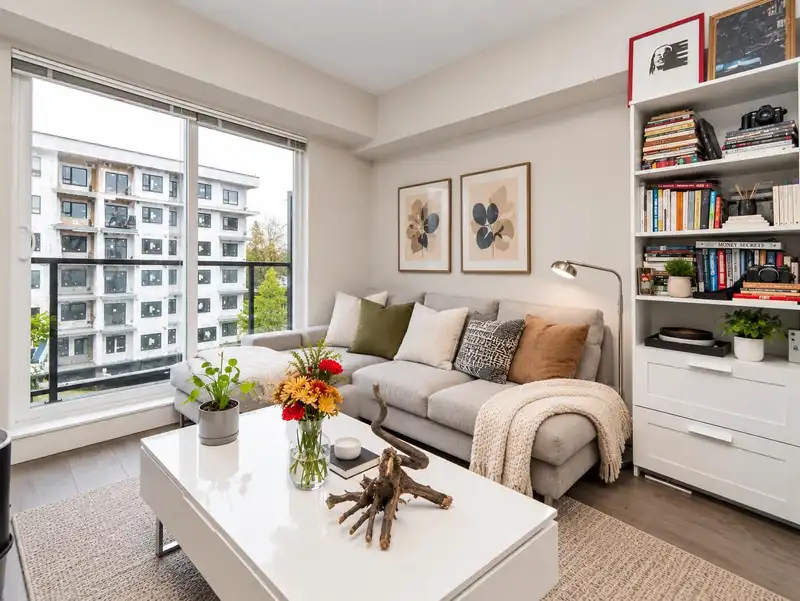 403 13768 108 AVE - photo 3 of 25