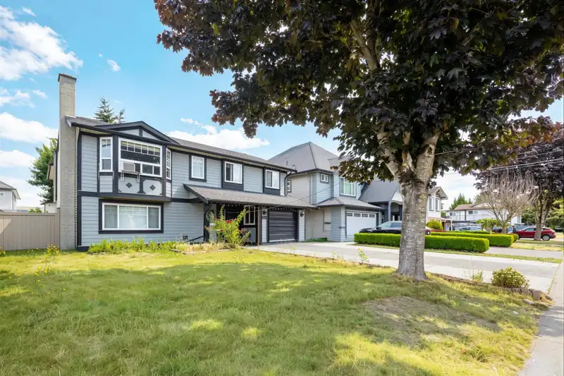 13111 73A AVENUE - photo 2 of 25