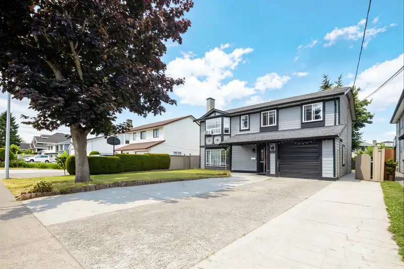 13111 73A AVENUE - photo 3 of 25