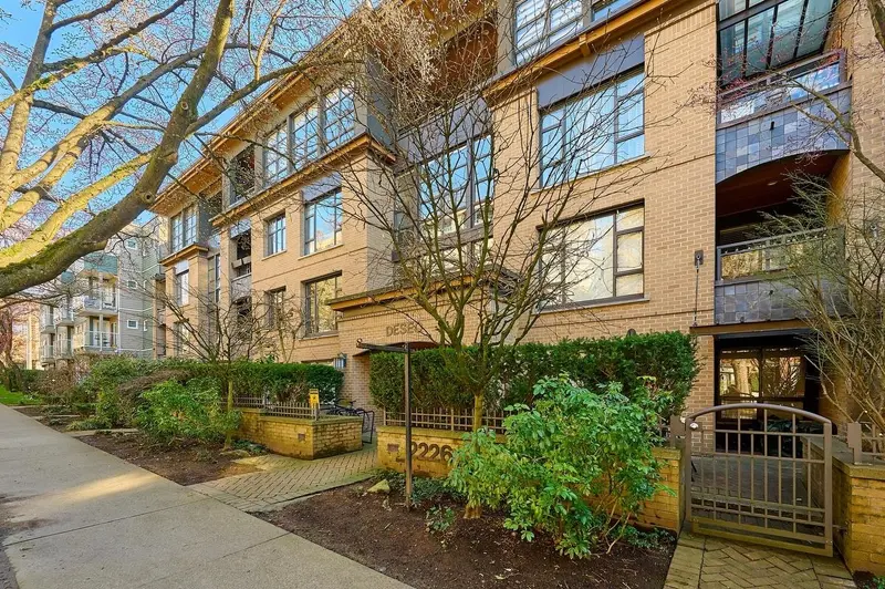 105 2226 W 12TH AVENUE - photo 1 of 25