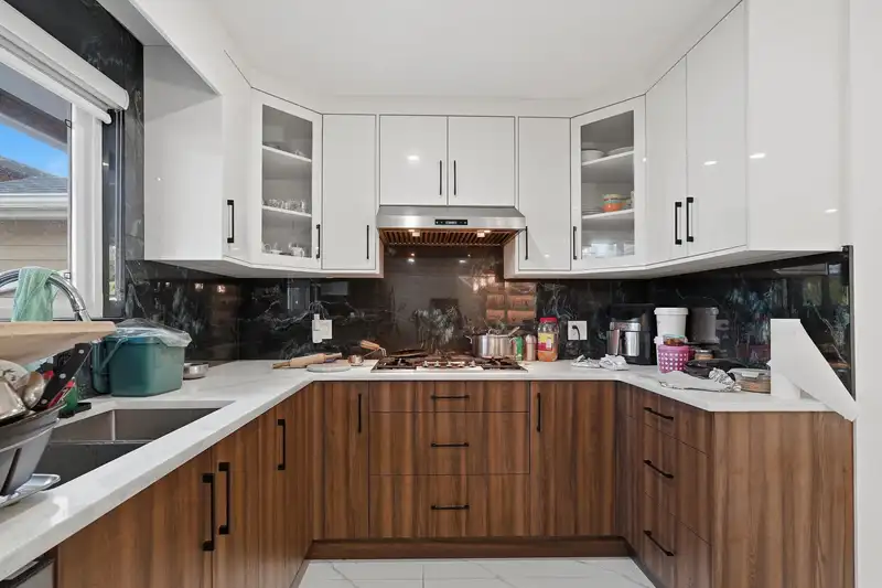 17886 59A AVENUE - photo 4 of 20