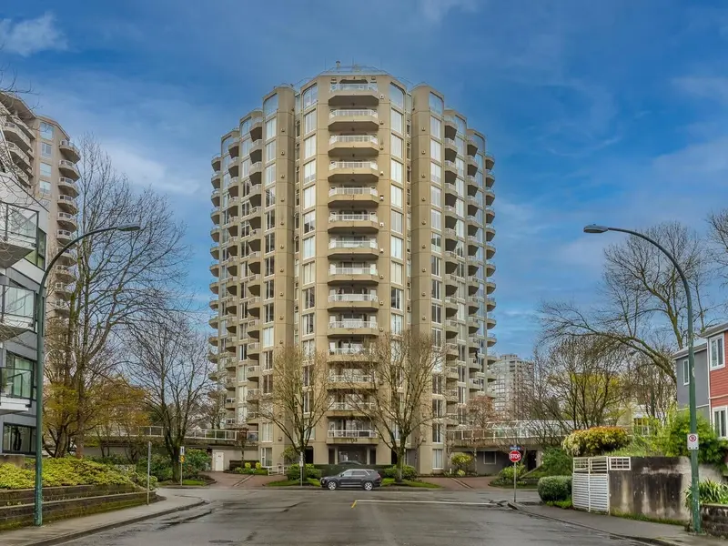 1602 1135 QUAYSIDE DRIVE - photo 1 of 25