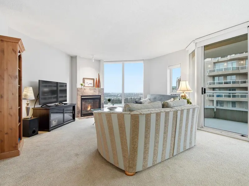 1602 1135 QUAYSIDE DRIVE - photo 2 of 25