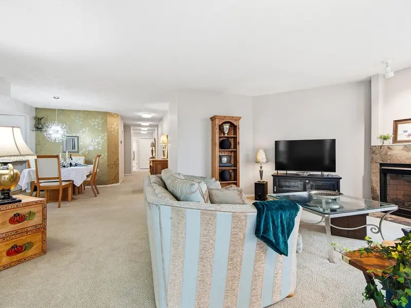 1602 1135 QUAYSIDE DRIVE - photo 3 of 25