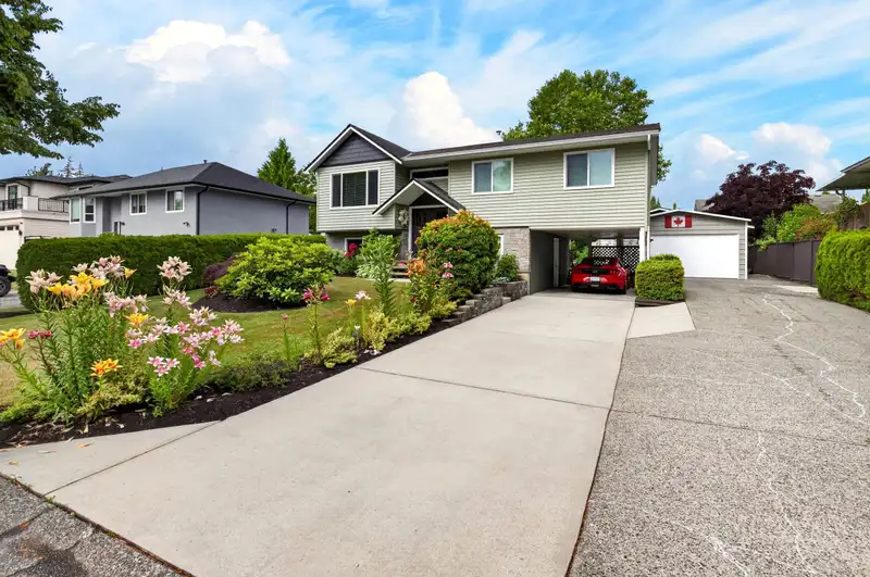 6323 CHARBRAY PLACE - photo 3 of 33