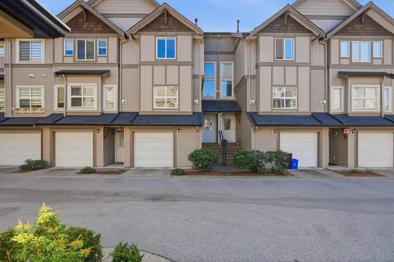 50 12677 63 AVENUE - photo 2 of 23