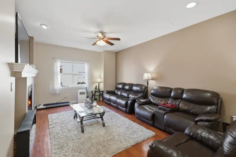 50 12677 63 AVENUE - photo 3 of 23