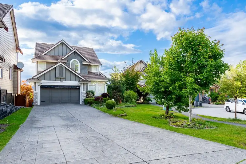 11433 154A STREET - photo 3 of 40