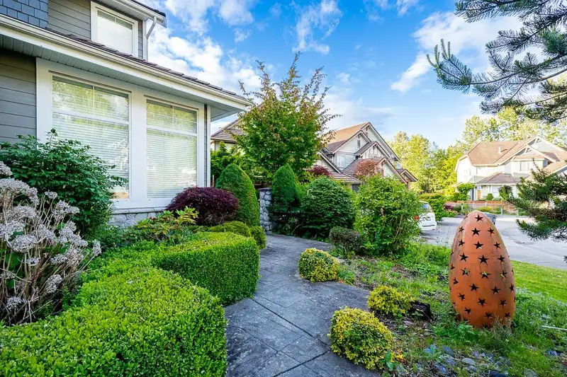 11433 154A STREET - photo 4 of 40