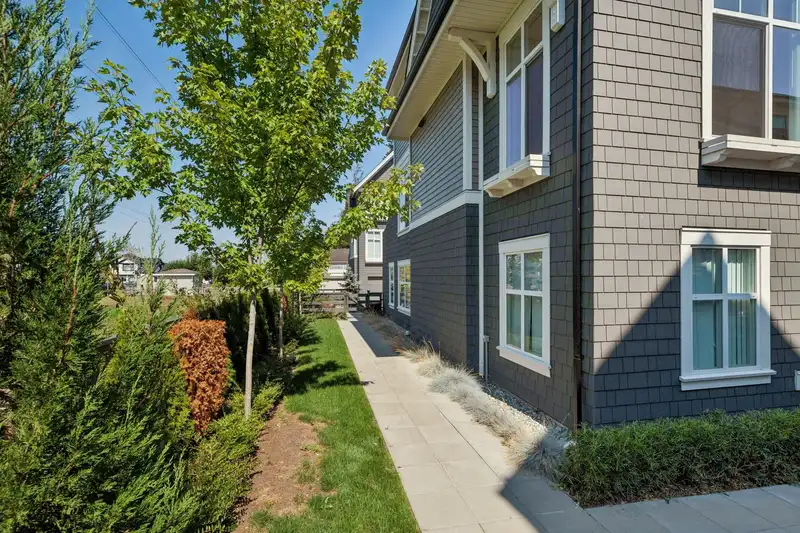 48 14151 58A AVENUE - photo 3 of 40
