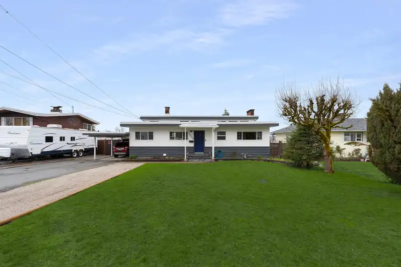 10257 125 STREET - photo 2 of 40