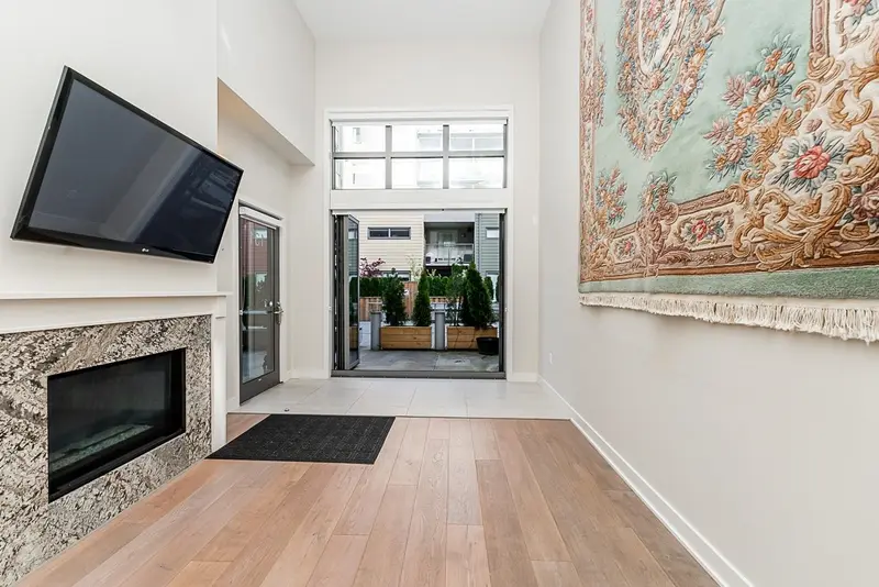 131 6160 LONDON ROAD - photo 4 of 25