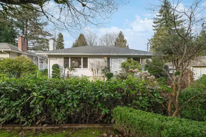 12657 98 AVENUE - photo 1 of 40