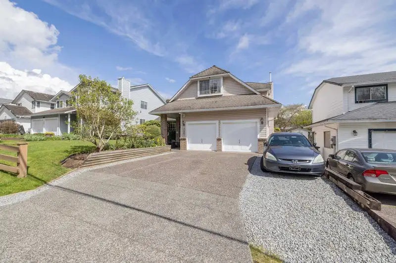 7838 160 STREET - photo 3 of 40