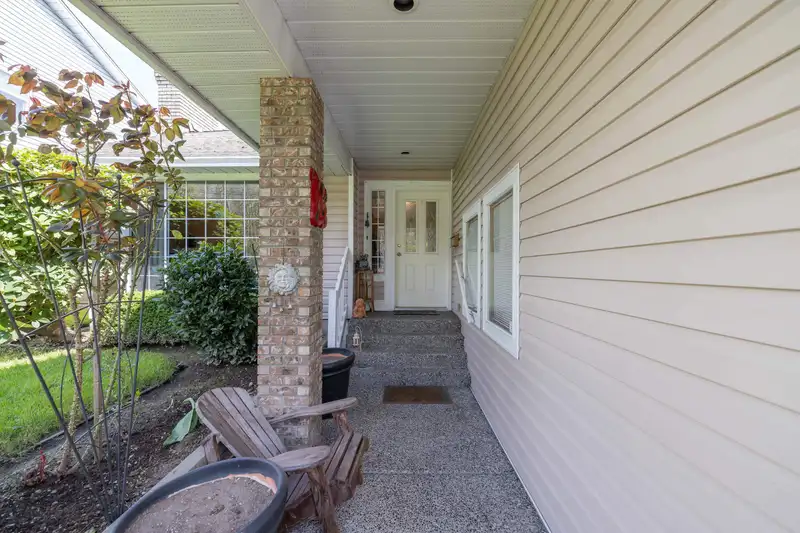 7838 160 STREET - photo 4 of 40