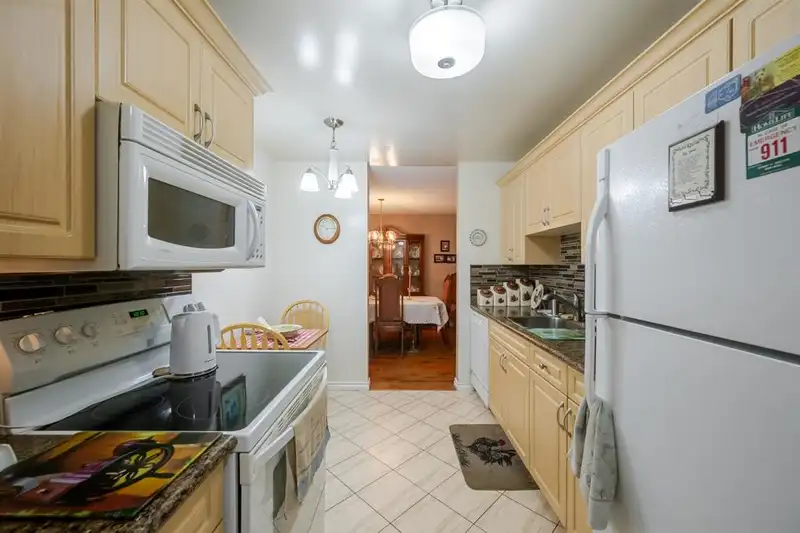 211 10626 151A STREET - photo 4 of 24