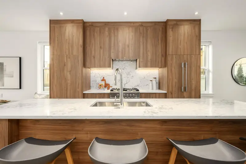 102 1125 CARTIER AVENUE - photo 2 of 25