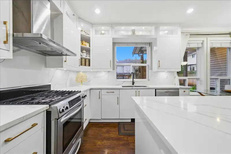 6060 145A STREET - photo 3 of 35