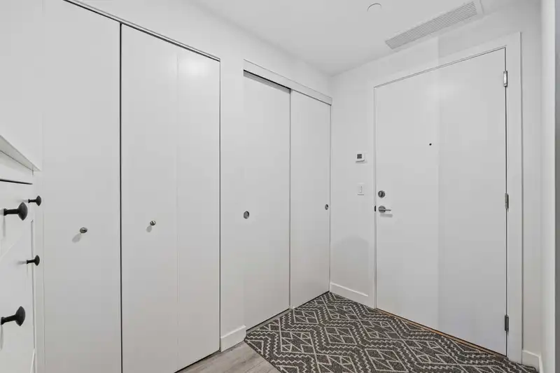 1811 10626 CITY PARKWAY - photo 3 of 21