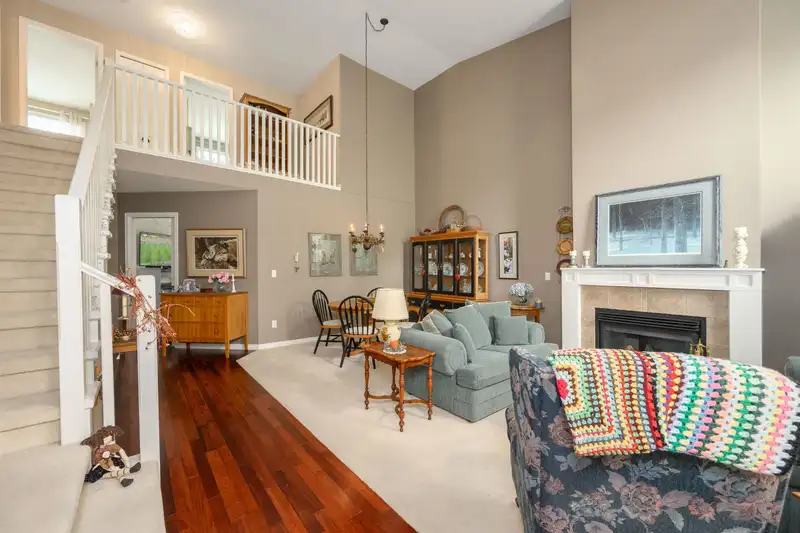 49 16995 64 AVENUE - photo 4 of 40
