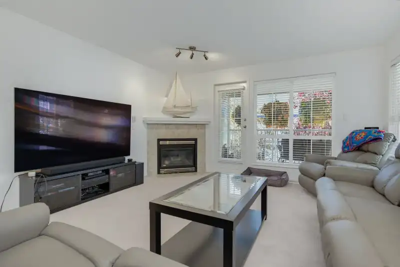 18636 65 AVENUE - photo 4 of 36