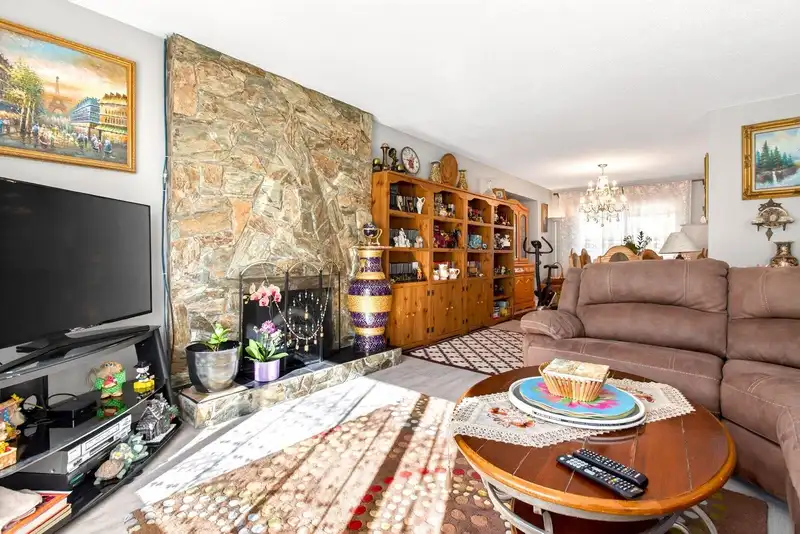 10842 144A STREET - photo 3 of 25