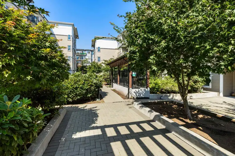 415 6438 195A STREET - photo 2 of 24