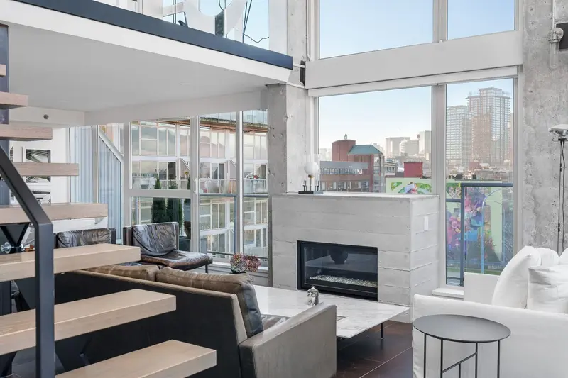 624 289 ALEXANDER STREET - photo 2 of 17