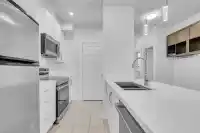 415 10237 133 STREET - thumbnail 3