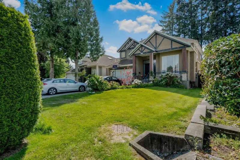6753 134A STREET - photo 2 of 38