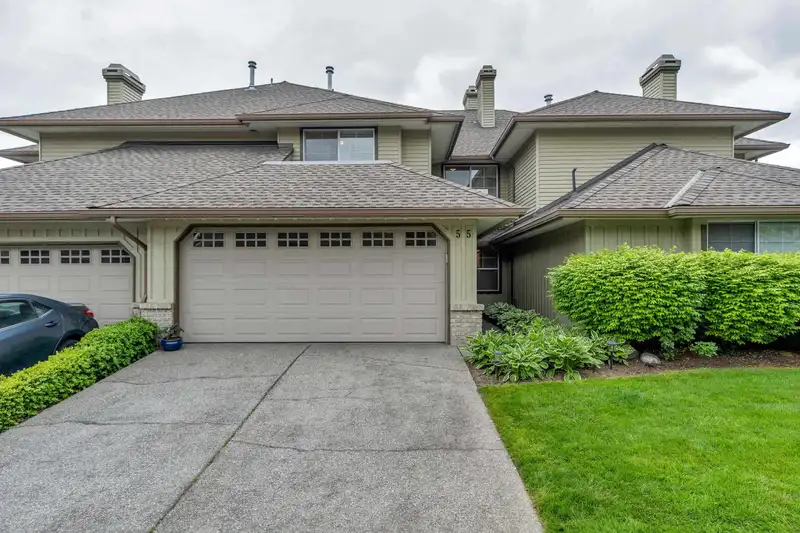 55 15860 82 AVENUE - photo 1 of 35