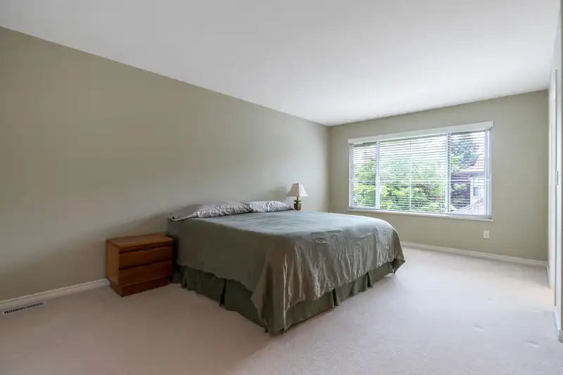 55 15860 82 AVENUE - photo 3 of 35