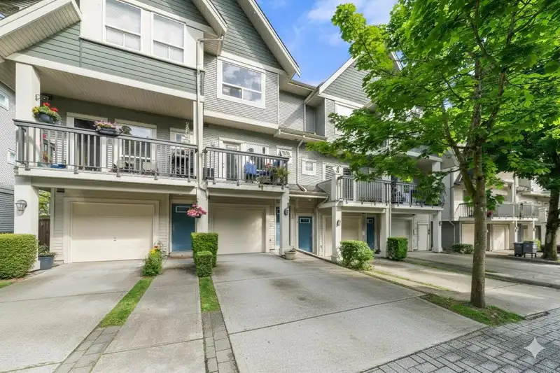 10 15065 58 AVENUE - photo 2 of 22