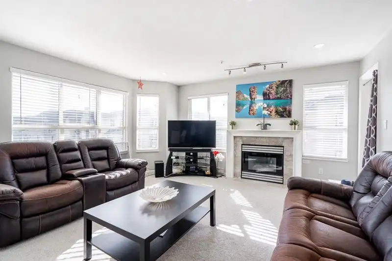406 8139 121A STREET - photo 4 of 35
