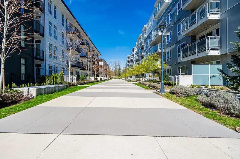 518 13963 105 BOULEVARD - photo 3 of 34