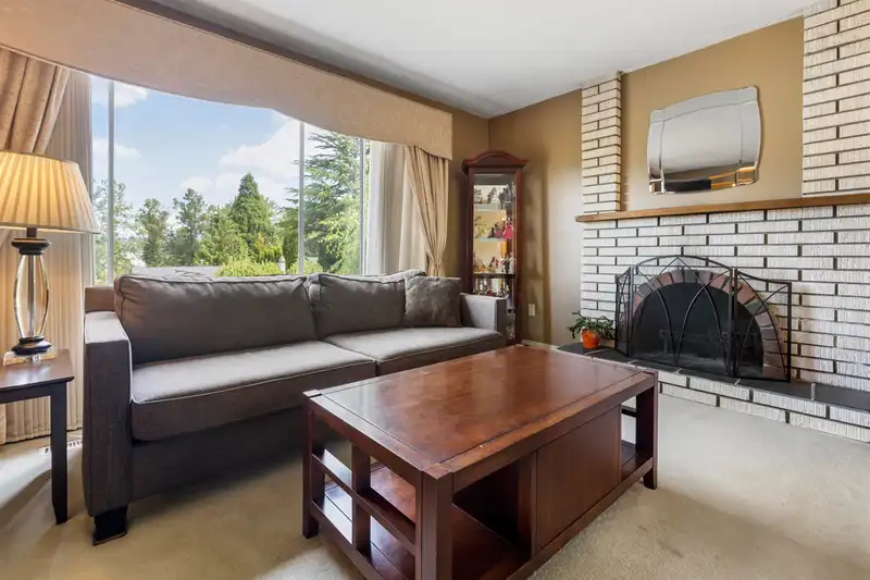 13512 CRESTVIEW DRIVE - photo 4 of 37