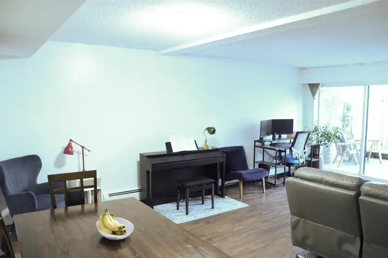245 7451 140 STREET - photo 2 of 23
